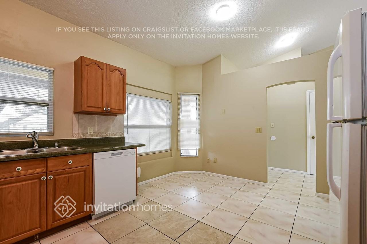 2821 Saffron Dr - Photo 6 of 17