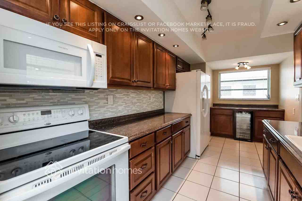 206 S 57th Way - Photo 7 of 21