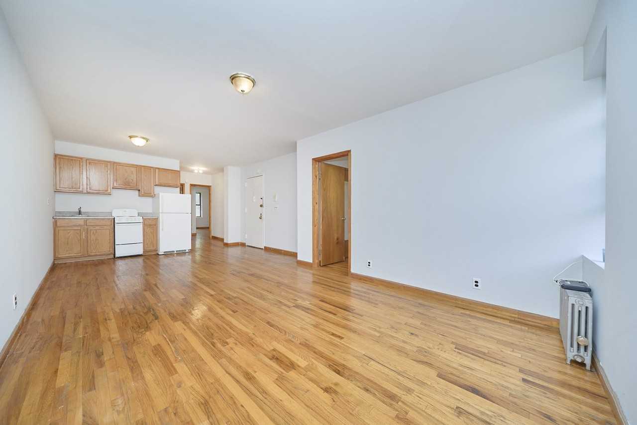 460 9th Ave #3 - Photo 3 of 18