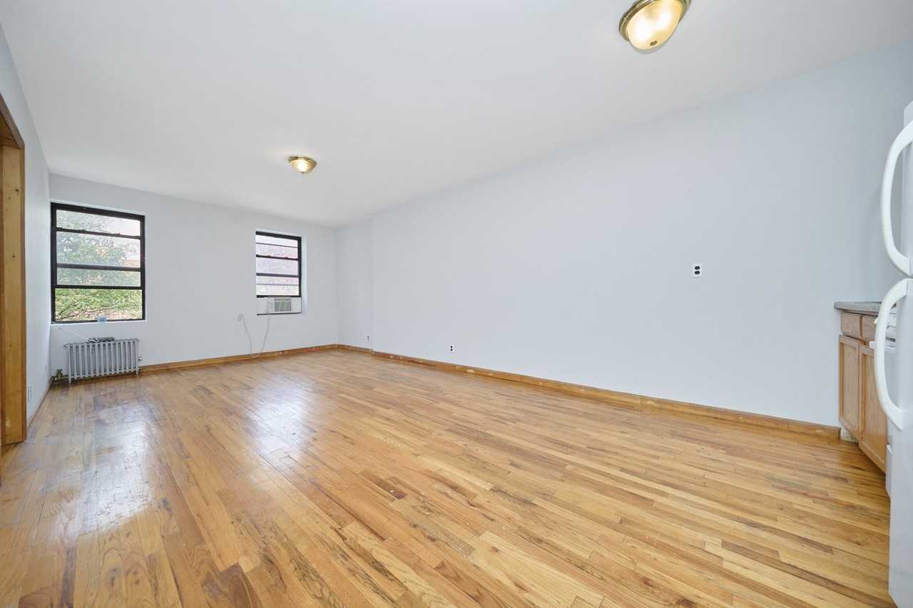 460 9th Ave #3 - Photo 5 of 18