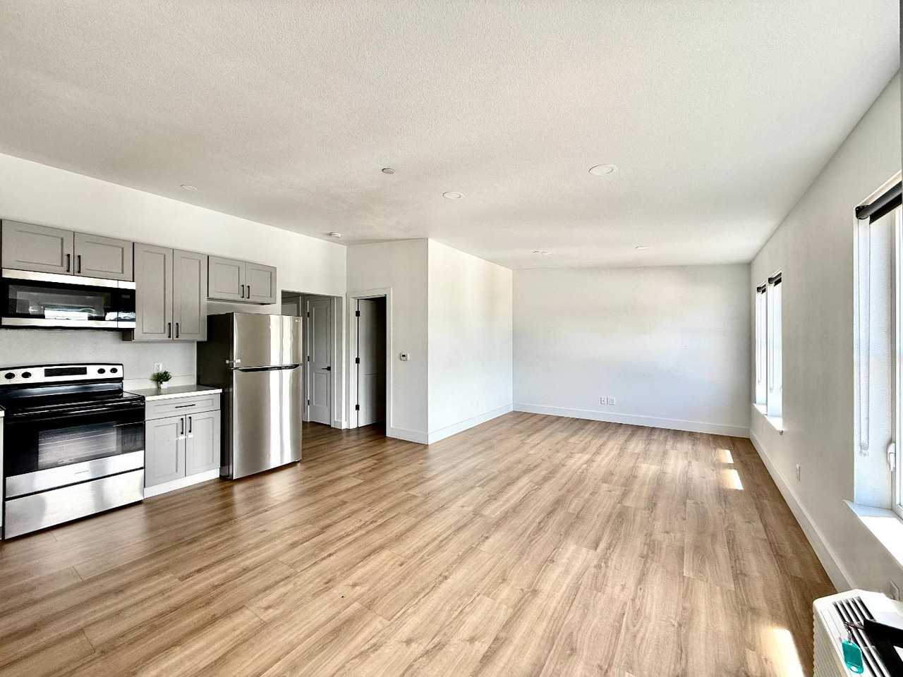 1201 Giuntoli Ln - Photo 2 of 11