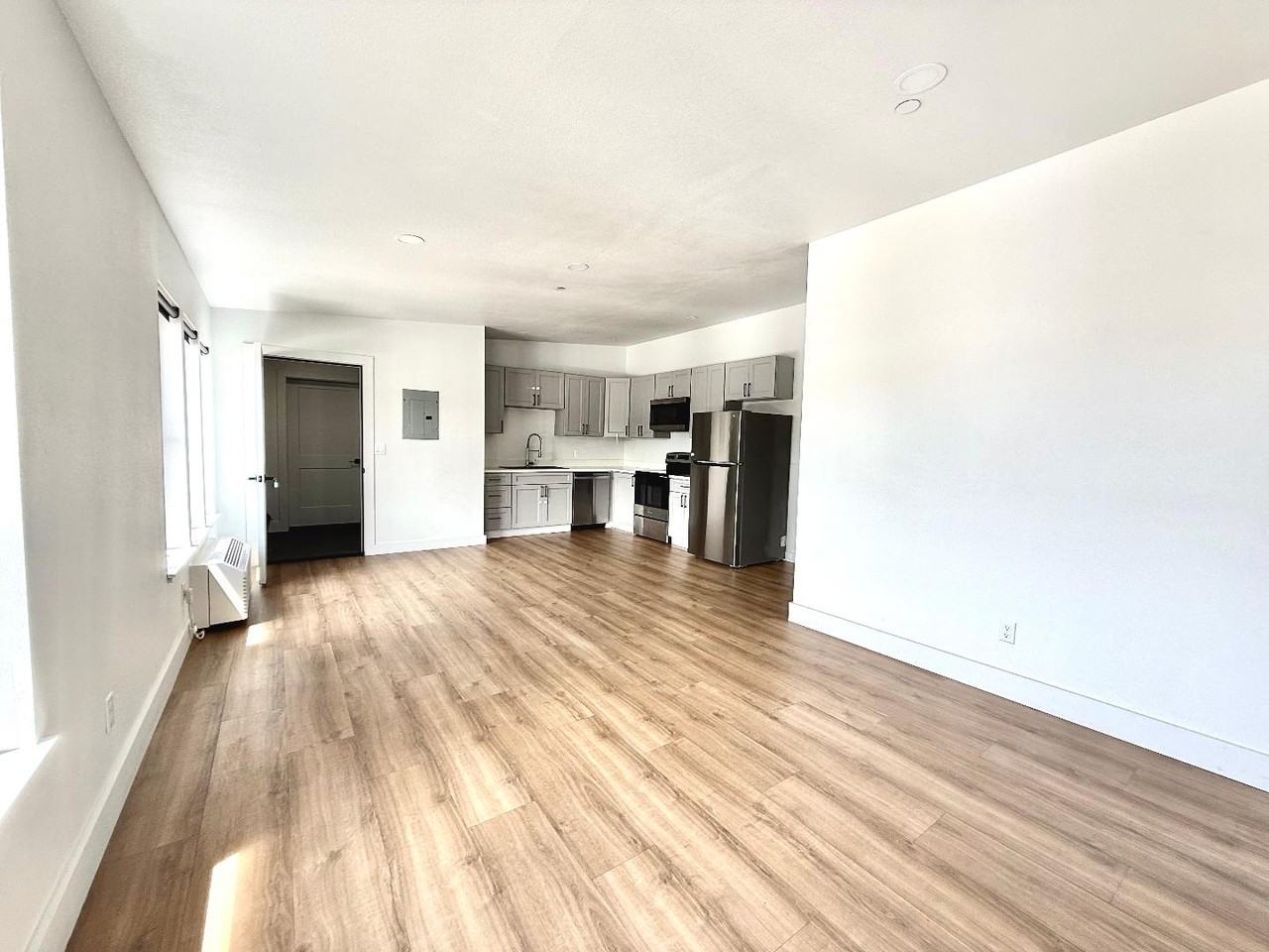 1201 Giuntoli Ln - Photo 4 of 11