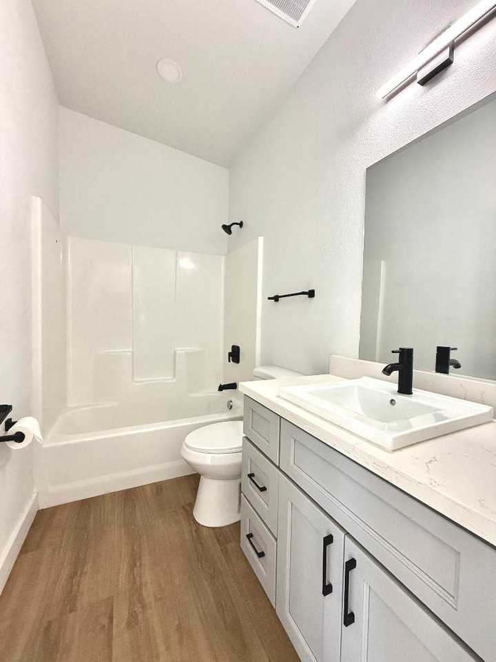 1201 Giuntoli Ln - Photo 6 of 11