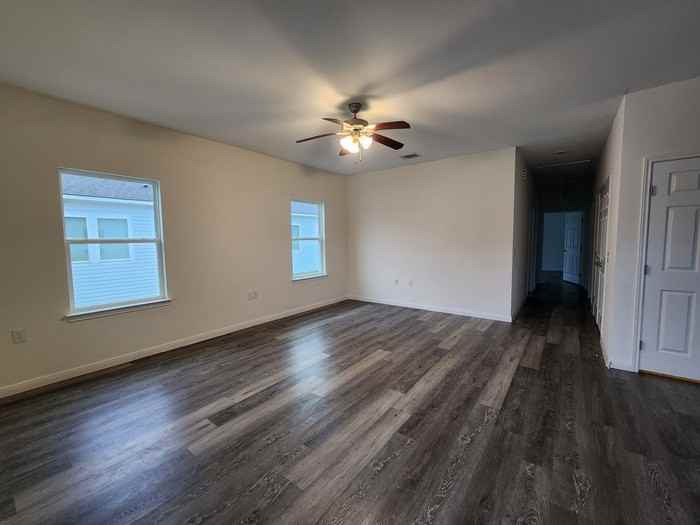 6319 Red Oak Dr - Photo 3 of 11