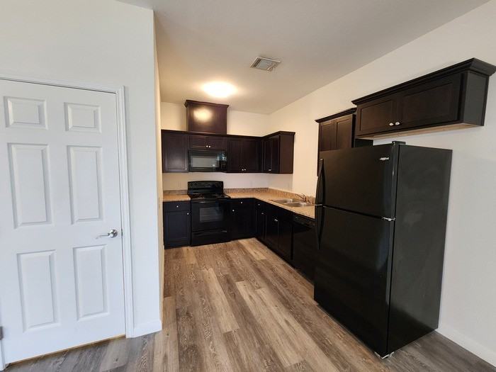 6319 Red Oak Dr - Photo 4 of 11