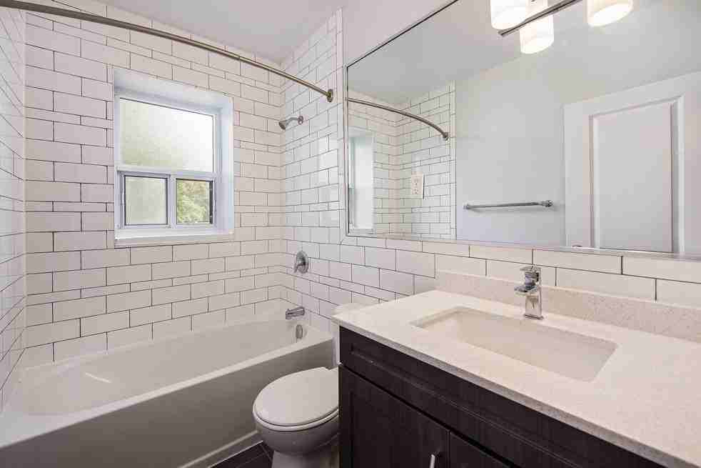 245 Lakeshore Drive - Photo 4 of 13