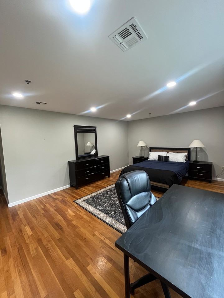 117 Hudson StreetSecond Floor, 2 - 3 Master - Photo 2 of 10
