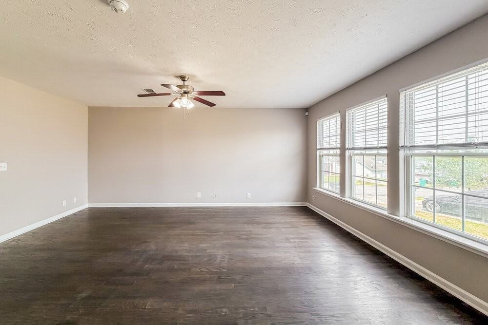 927 Tom Hailey Blvd - Photo 5 of 17