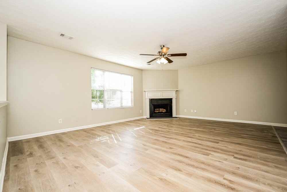 2059 Oak Terrace Dr Se - Photo 4 of 17