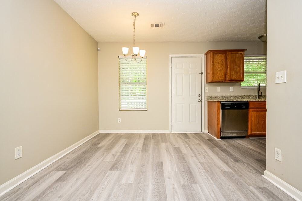 2059 Oak Terrace Dr Se - Photo 6 of 17
