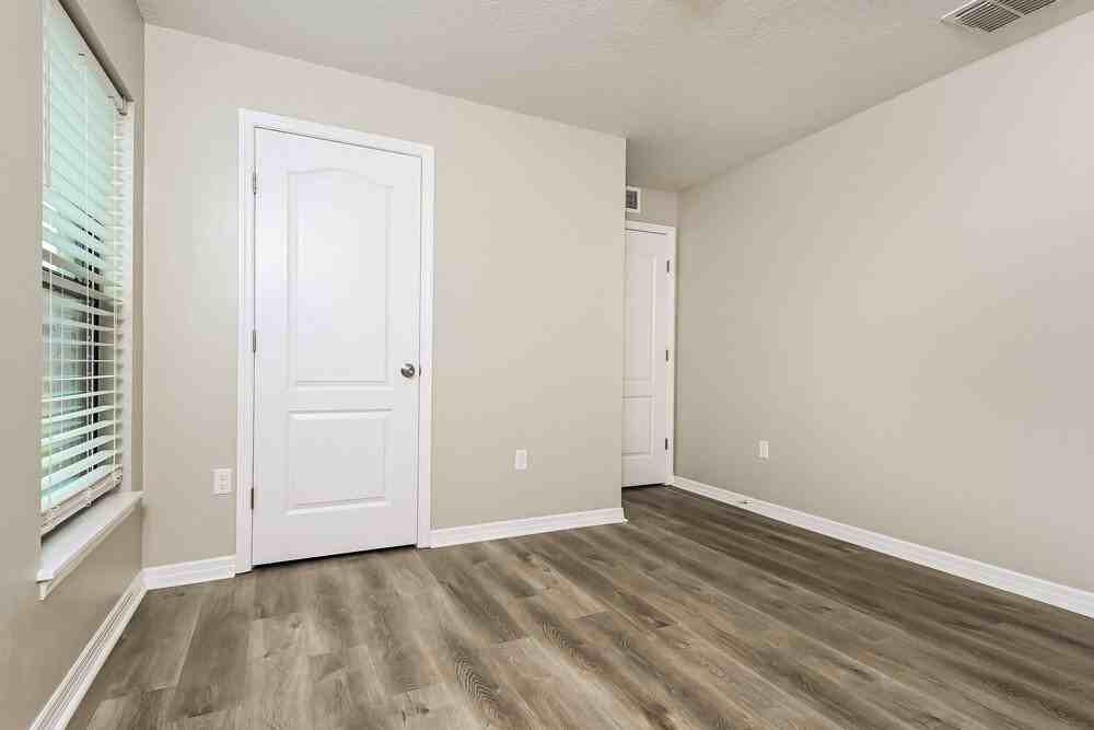 920 Wynnmere Walk Ave - Photo 7 of 16