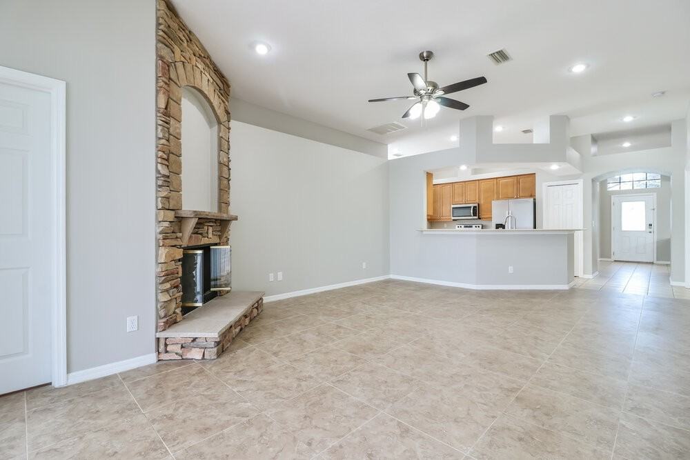 409 Delwood Breck St - Photo 4 of 16