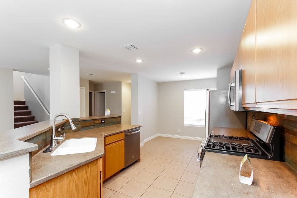 733 Red Bark Ln - Photo 6 of 15