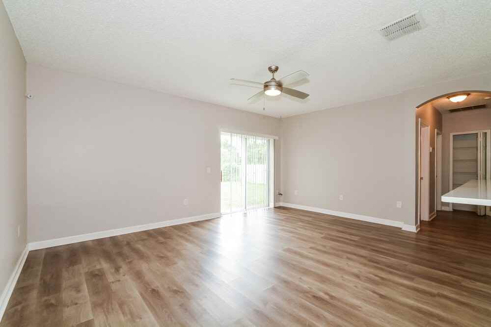627 Cotulla Dr - Photo 4 of 16