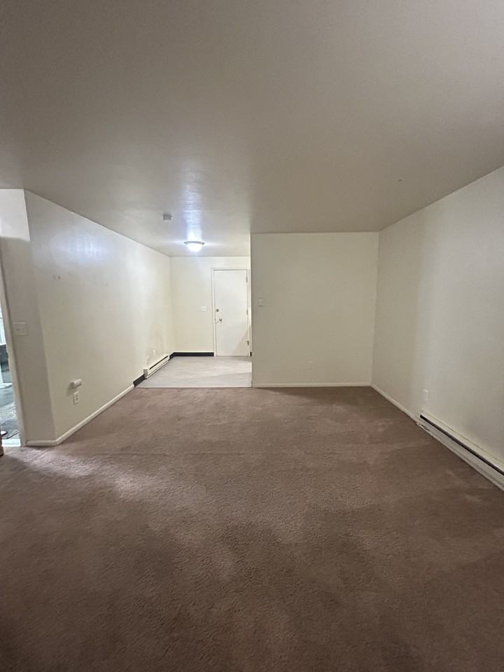 5035 15th Ave. N.E. - 101 #101 - Photo 4 of 13