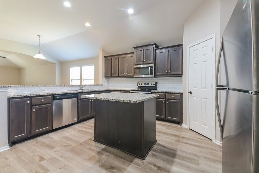 4713 Joshua Dr - Photo 6 of 16