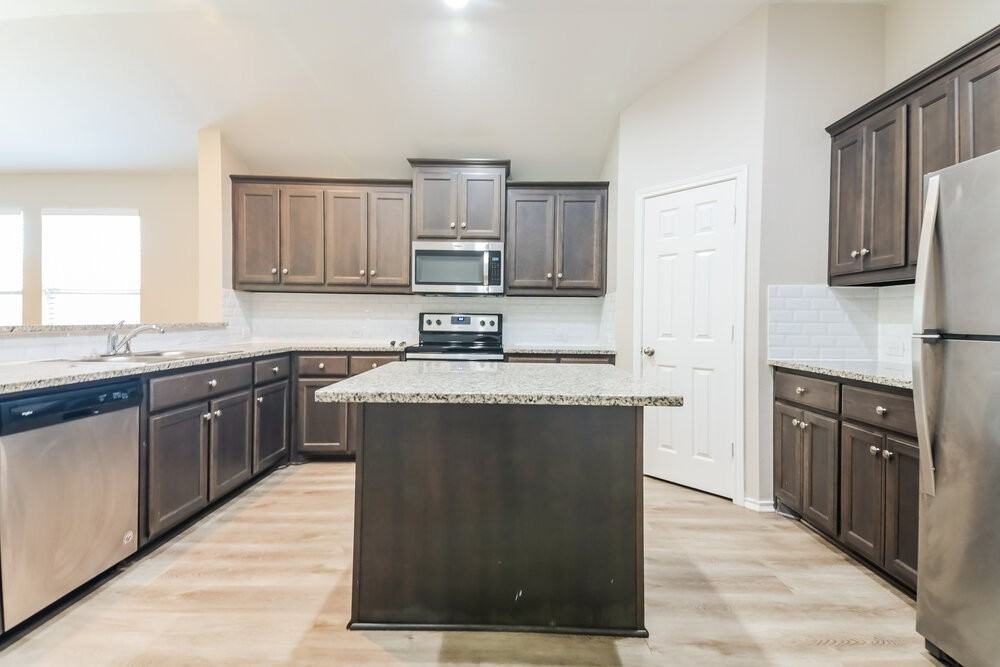 4713 Joshua Dr - Photo 7 of 16