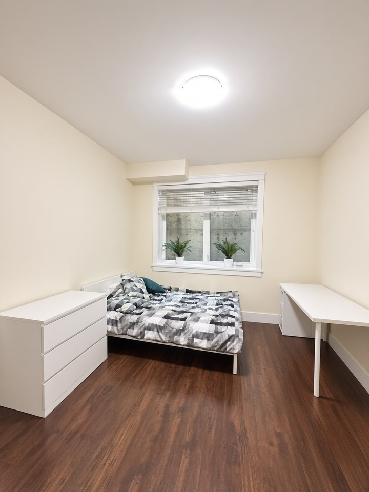 1775 Mathers Ave - Photo 4 of 13