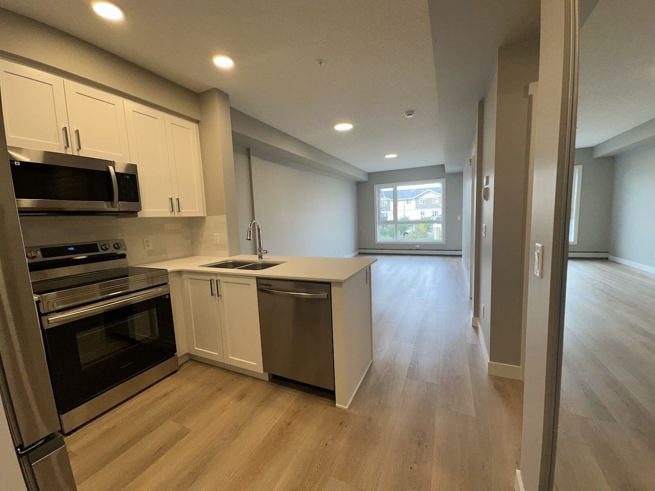8300 140 Ave Nw - Photo 2 of 11