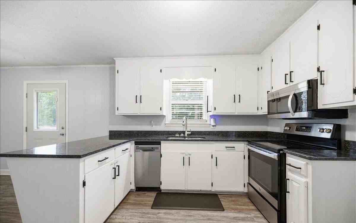 1007 Greenleaf Rd #1 - Photo 7 of 23