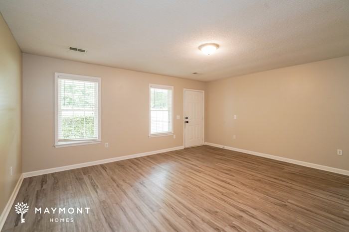 213 Taylor Dr - Photo 4 of 12