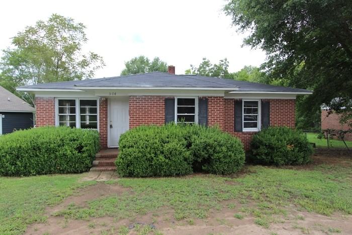 504 W Elliott St - Photo 2 of 11