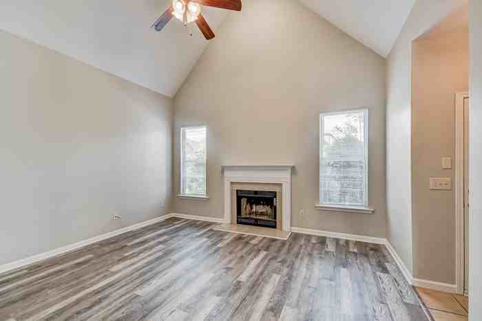 1218 Savannah Ln - Photo 4 of 12