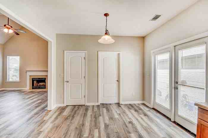 1218 Savannah Ln - Photo 5 of 12