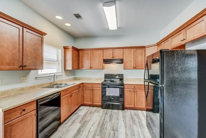 1218 Savannah Ln - Photo 6 of 12