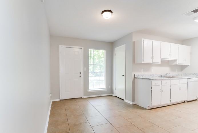 813 N Burbank Dr - Photo 2 of 10