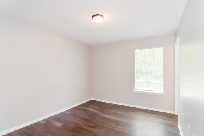 813 N Burbank Dr - Photo 5 of 10