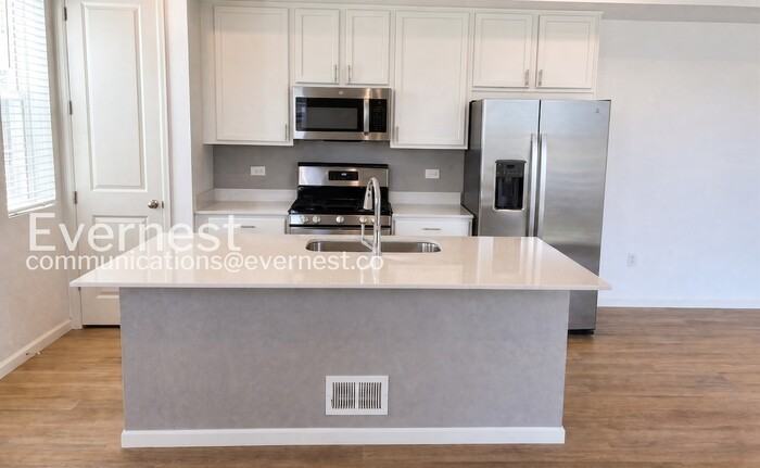 1364 Penner Dr - Photo 3 of 24
