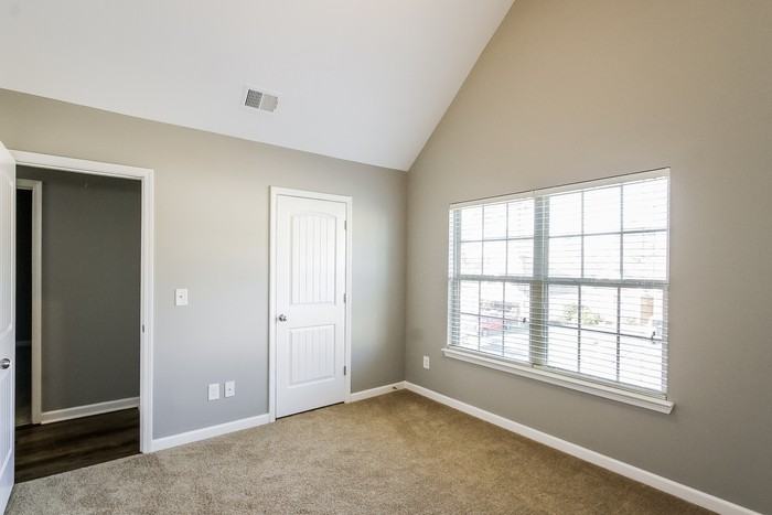 465 Lory Ln - Photo 5 of 10