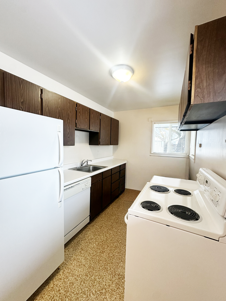 Cherry Manor Duplexes - Photo 5 of 43