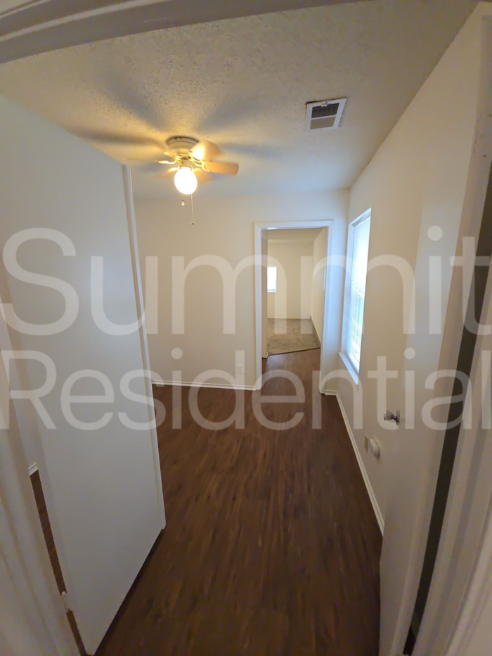 1607 Parkwood Dr - Photo 7 of 21