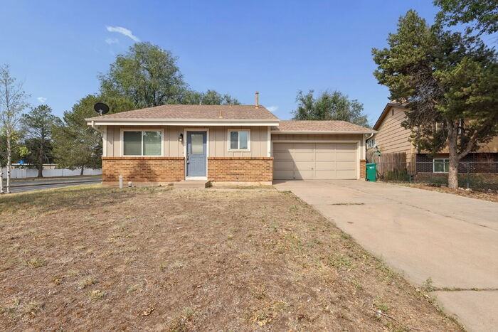 2390 Middleton Ct - Photo 3 of 30