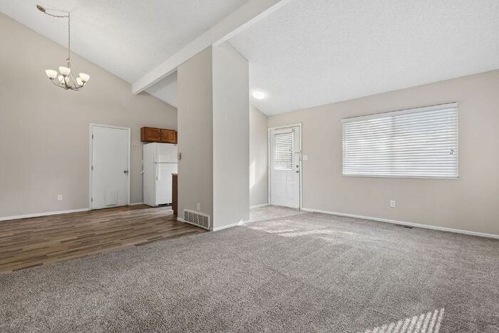 2390 Middleton Ct - Photo 4 of 30