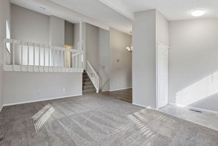 2390 Middleton Ct - Photo 5 of 30