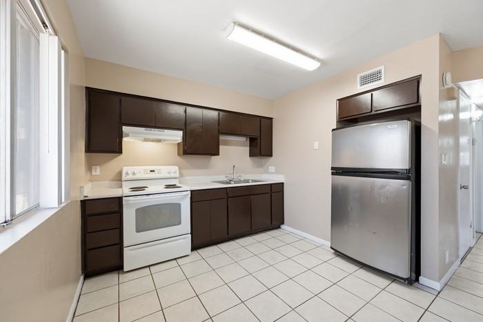 1752 E Virginia Ave #1 - Photo 5 of 18