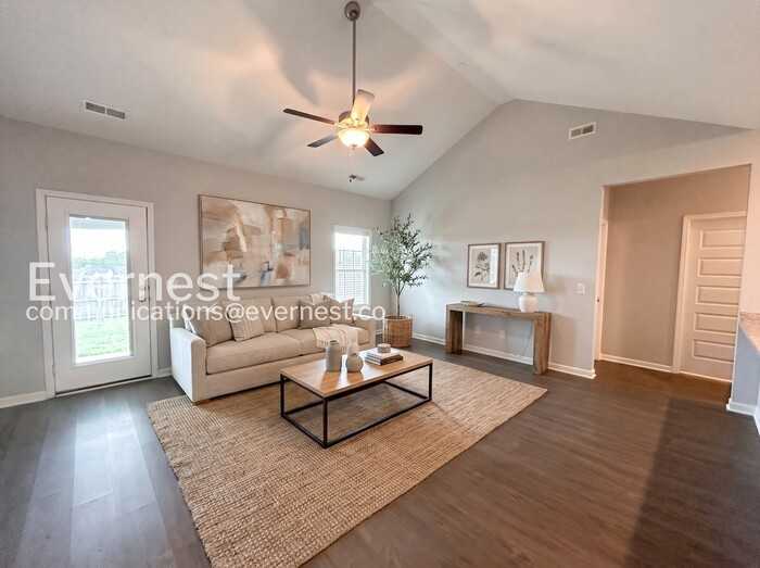 1307 Ventura Ln - Photo 3 of 25