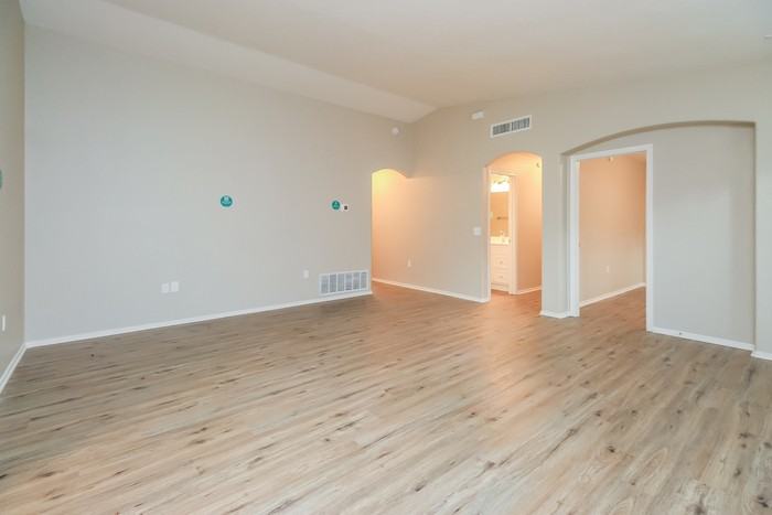 1610 W Houchin Way - Photo 3 of 16