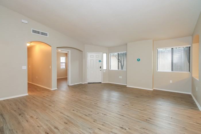 1610 W Houchin Way - Photo 4 of 16