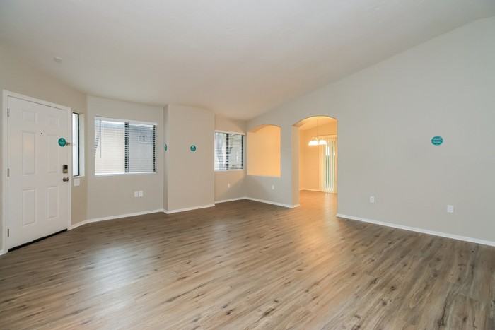 1610 W Houchin Way - Photo 5 of 16