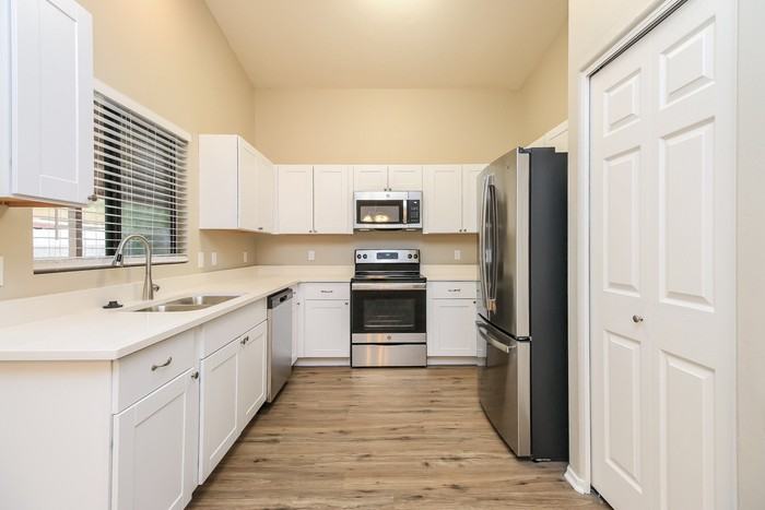1610 W Houchin Way - Photo 7 of 16