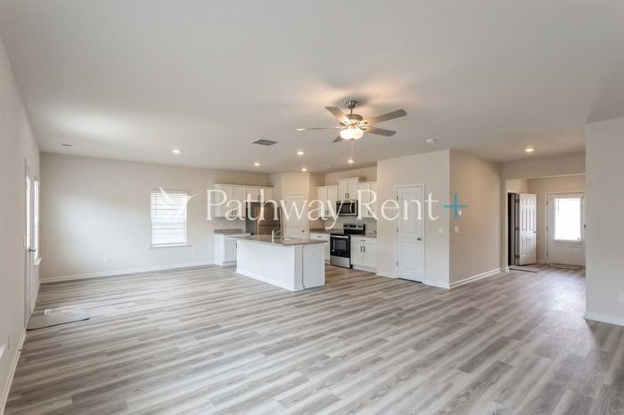 608 Mackenzie Cv - Photo 5 of 19