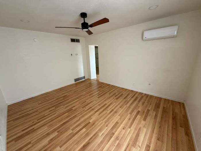 860 E 13th St #4 - Photo 2 of 12