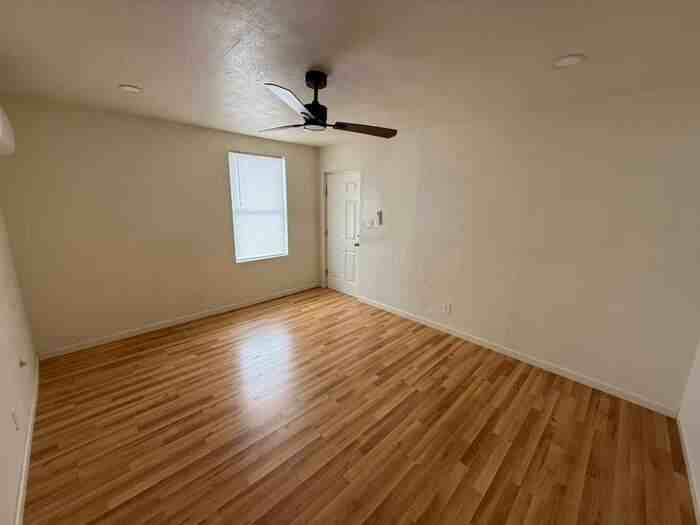 860 E 13th St #4 - Photo 3 of 12