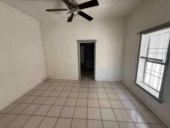 834 E 5th St - Photo 3 of 23