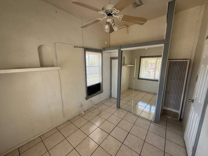 834 E 5th St - Photo 4 of 23