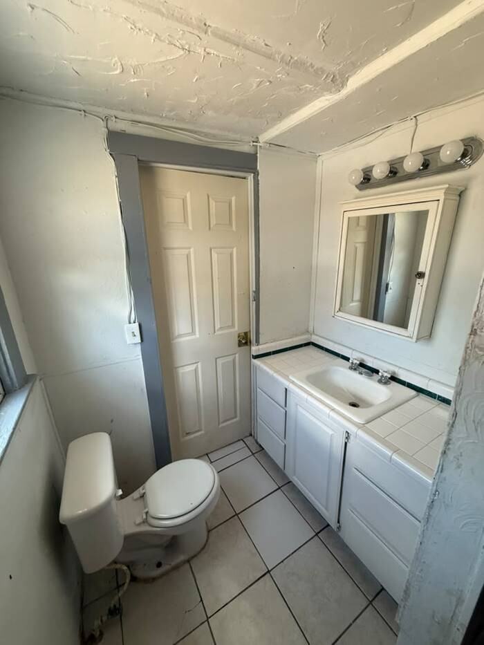 834 E 5th St - Photo 7 of 23